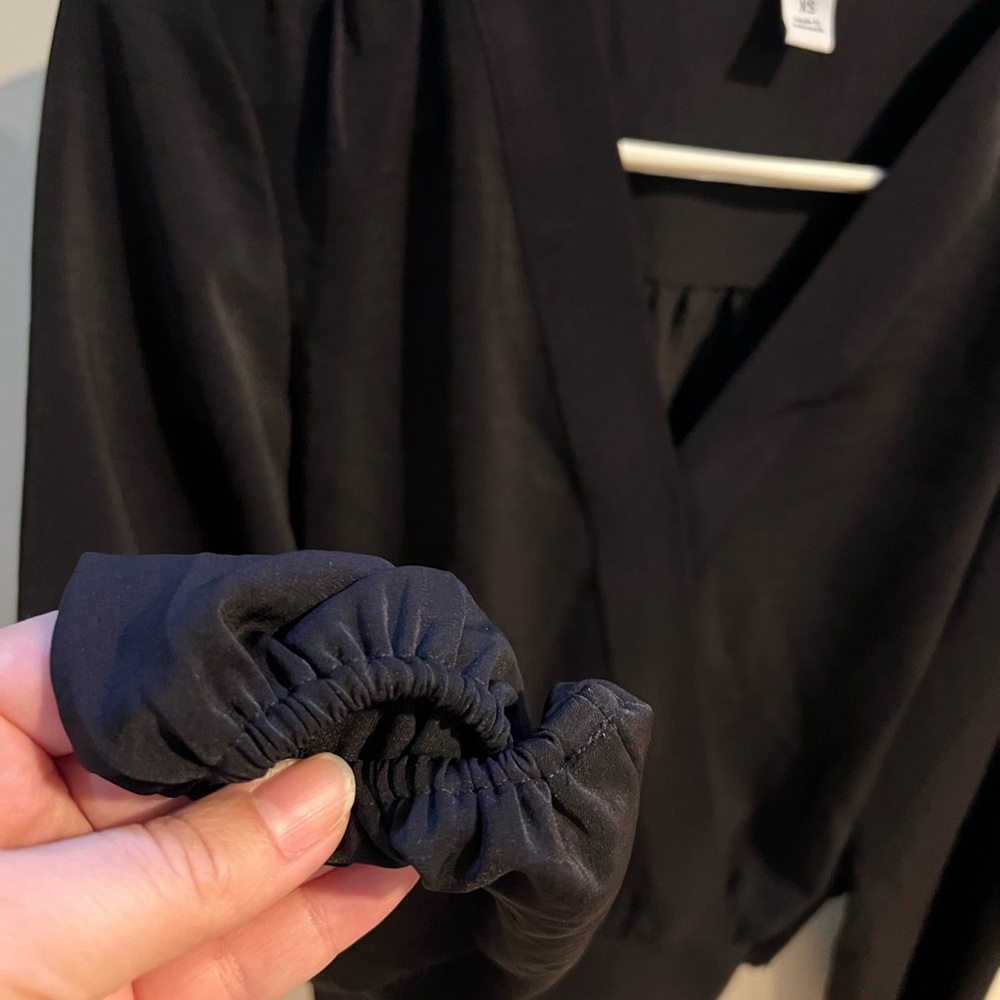 🛑 SALE 🌻 NineWest black wrap blouse - NWT - Picture 7 of 9
